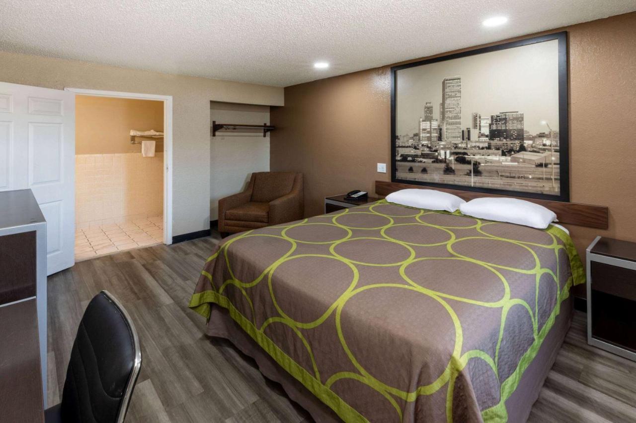Super 8 By Wyndham Tulsa/arpt/st Fairgrounds 2*