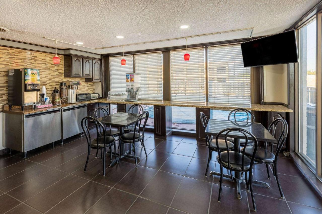 Super 8 By Wyndham Tulsa/arpt/st Fairgrounds 2* Tulsa